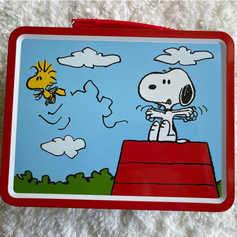 Peanuts Snoopy Red Dog House Woodstock Fun Tin Lunch Box NEW Cartoon